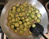 Foto del passaggio 3 della ricetta Linguine con zucchine mantecate con caciocavallo ragusano 🌷