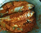 Foto langkah ke 3 dari resep Pepes Ikan Kembung Banjar Pedas.