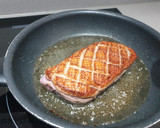 Foto del paso 7 de la receta: Magret de pato con cebolla caramelizada y compota de manzana
