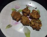 A picture of step 4 of Singhada & allu ke pakode.