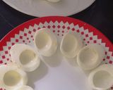 Foto del paso 5 de la receta: Huevos rellenos de atún (a lo pobre) 😛