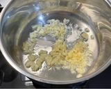 防疫居家辦公餐～自製奶油白醬的食譜步驟1照片