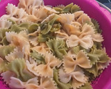 Foto del paso 4 de la receta: Ensalada de pasta tricolor con atún, huevo duro en salsa cóctel