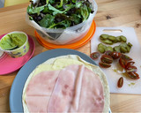 Foto del paso 2 de la receta: Quesadillas con ensalada