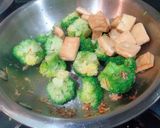 A picture of step 4 of Healthy tofu and Broccoli stir fry.