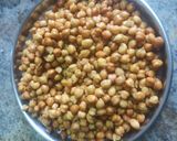 A picture of step 1 of Spicy deshi chana usal.