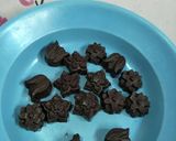 Foto langkah ke 6 dari resep Coklat isi cococrunch.