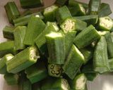 A picture of step 1 of Okra chutney.