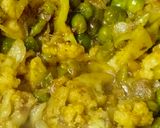 मटर गोभी की सब्जी (Matar Gobhi ki sabzi recipe in Hindi) रेसिपी चरण 3 फोटो