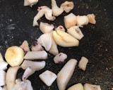 Foto del paso 2 de la receta: Fideuà negra de sepia y gambas