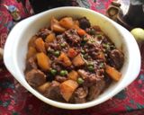 Foto del paso 2 de la receta: Estofado de carne con papas, zanahorias y guisantes