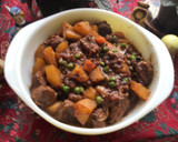 Foto del paso 2 de la receta: Estofado de carne con papas, zanahorias y guisantes