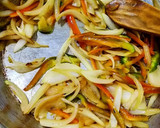 Foto del paso 3 de la receta: Tallarines con algas chinas