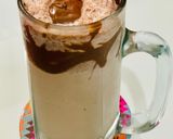 A picture of step 4 of Chocolate shake from chocolate chip ice-cream.