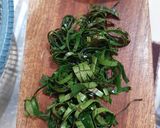 Foto langkah ke 2 dari resep Nasi Goreng Daun Mengkudu Pedas.