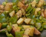 A picture of step 4 of Aloo Shimla mirch ki sabzi.