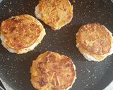 A picture of step 4 of Bread coin toast.