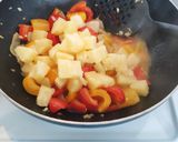 Foto langkah ke 5 dari resep Chinese Sweet & Sour Chicken.