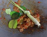 Foto langkah ke 4 dari resep Cumi dan Putren Saos Padang.