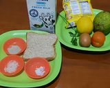 Foto langkah ke 1 dari resep Avocado Toast Bread Scrambled Egg (Menu Diet 350 Kalori).