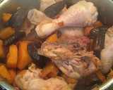 Foto del paso 5 de la receta: Pollo en salsa de calabaza y dátiles