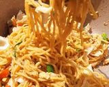 Foto langkah ke 5 dari resep Mie goreng.