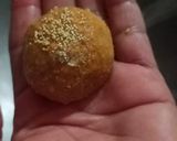 A picture of step 4 of Magas laddu (besan laddu).