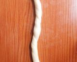 Hình bước làm 3 của món Bánh quẩy Hàn Quốc (Kkwabaegi-Twisted Korean doughnuts)
