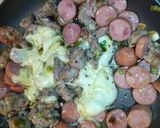 Foto del paso 3 de la receta: Salchipapa con carne