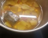 A picture of step 2 of Spiced apple tea🍎☕.