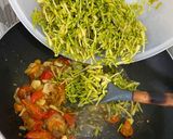 Foto langkah ke 7 dari resep Tumis Bunga Pepaya.