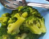 Brokkolifőzelék recept fázis 1 fotója