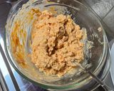 Foto del paso 2 de la receta: Huevos rellenos de salmón y langostinos