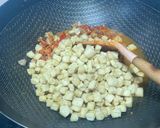 Foto langkah ke 6 dari resep 68. Sambal Goreng Tahu Hati.