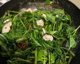 Foto langkah ke 4 dari resep Oseng Kangkung mix Udang byTia.