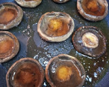Foto del paso 2 de la receta: Champiñones rellenos de gambones