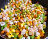 Hình bước làm 4 của món Cơm chiên hải sản