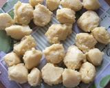 A picture of step 2 of Bánh trôi tàu.