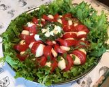 Une image de l'étape 9 de Salade de frisée aux tomates,mozzarella et fleurs de basilic.
