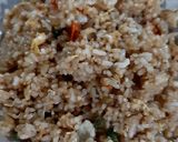 Foto langkah ke 4 dari resep Nasi Goreng Bawang Putih Pedas Toping Kacang Tanah Goreng.