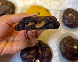 صورة لخطوة 2 من وصفة كوكيز نيويورك دبل تشوكلت (بحشو الشوكلت سبريد) 🍪