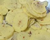 A picture of step 2 of Potato stakes with grilled bread.