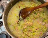 A picture of step 8 of Chicken, leek and thyme pie.