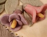 Foto del passaggio 4 della ricetta Crostata fiorita