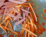 A picture of step 3 of Rice vermicelli stir fry.