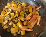Foto del paso 5 de la receta: Arroz con cerdo y vegetales al wok