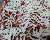 صورة لخطوة 9 من وصفة بيتزا بعجينة العشر دقائق 🍕🍕