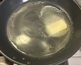 Foto del passaggio 1 della ricetta Reale al burro con erbe aromatiche in salsa