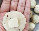A picture of step 7 of White sauce cheese balls.