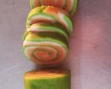 तिरंगे पिनव्हील कुकीज़ (Tiranga Pinwheel Cookies Recipe in Hindi) रेसिपी चरण 6 फोटो